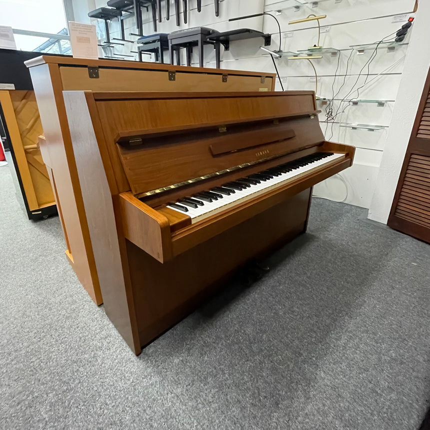 Yamaha upright piano M5J walnut Bj. 1984 (used)