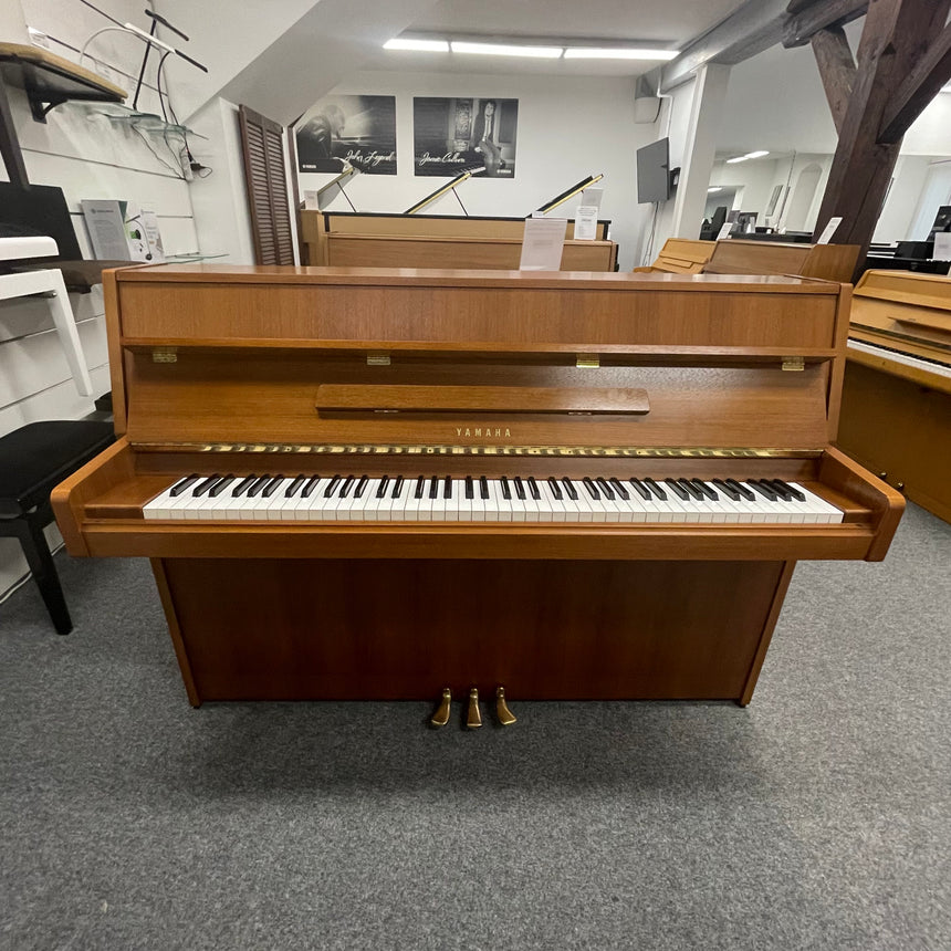 Yamaha Klavier M1JR Nussbaum Bj. 1986 - sehr guter Zustand Original made in Japan (gebraucht)